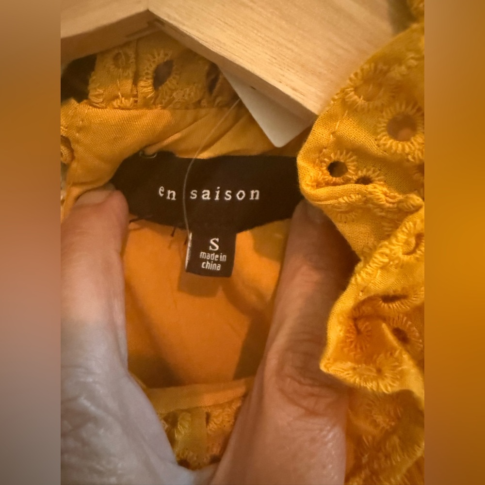 En Saison NWT Yellow eyelet dress. Small. - Picture 7 of 8
